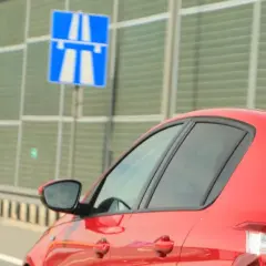 Maksymalna prędkość na autostradzie z przyczepą – uniknij mandatów