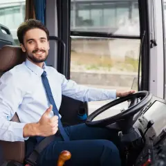 Ile godzin może jechać kierowca autokaru? Poznaj ważne przepisy