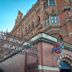 Jak długo trwa podróż autokarem do Londynu? Czas przejazdu i wskazówki