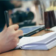Ile kosztuje autokar za kilometr? Sprawdź ceny i uniknij wysokich kosztów