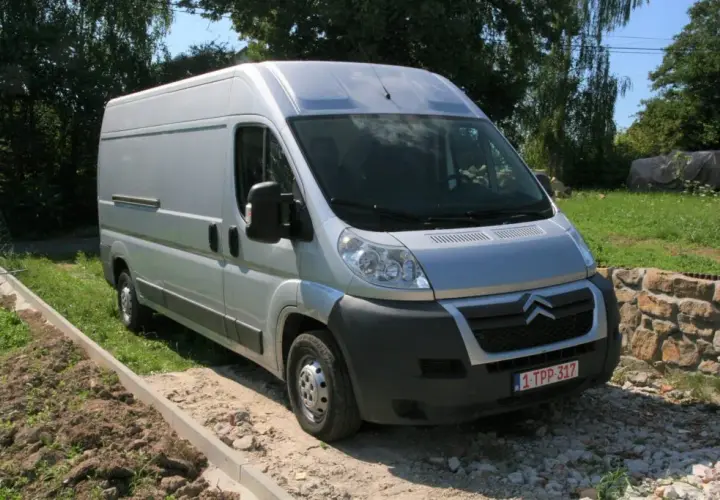 Jaki bus do przerobienia na kampera? Sprawdź najlepsze modele!