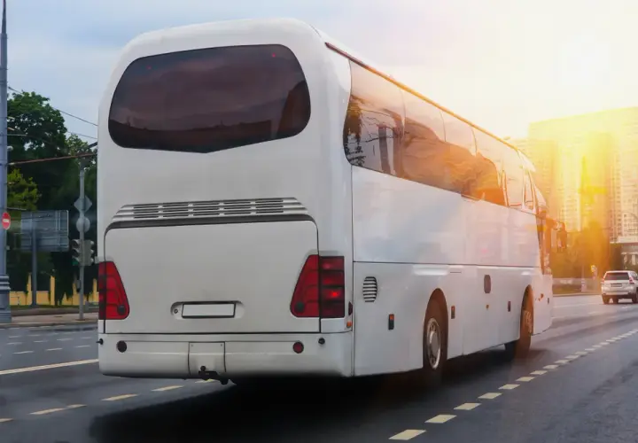 Ile jedzie bus z Holandii do Polski? Czas podróży i ceny biletów