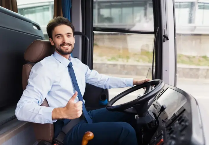 Ile godzin może jechać kierowca autokaru? Poznaj ważne przepisy