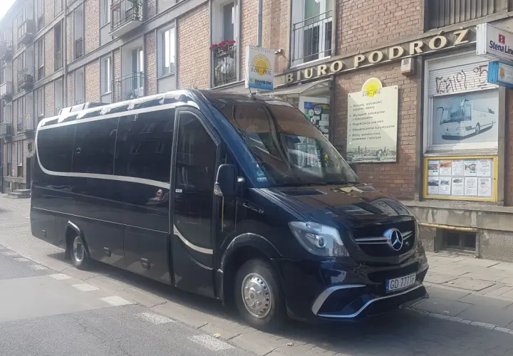 Ile jest miejsc w autokarze wycieczkowym? Sprawdź, zanim zarezerwujesz!