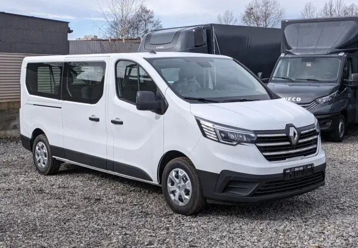 Jaki bus w benzynie? Odkryj najlepsze modele do przewozu osób