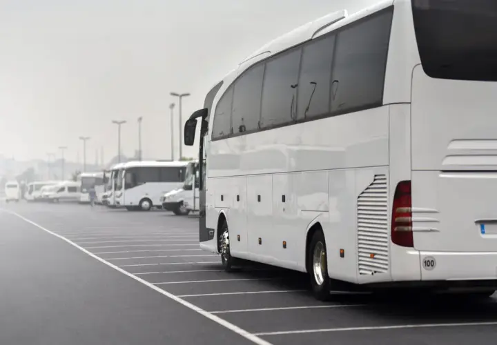 Jak założyć firmę przewozową bus i uniknąć najczęstszych błędów