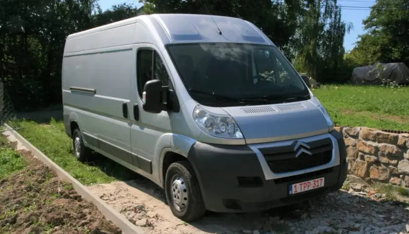 Jaki bus do przerobienia na kampera? Sprawdź najlepsze modele!