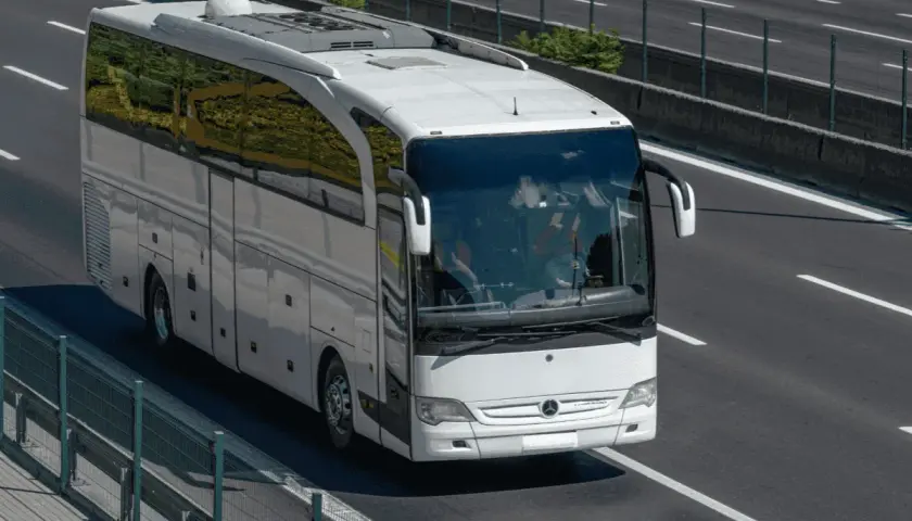 Ile pali bus do 3,5 tony? Zaskakujące dane o zużyciu paliwa