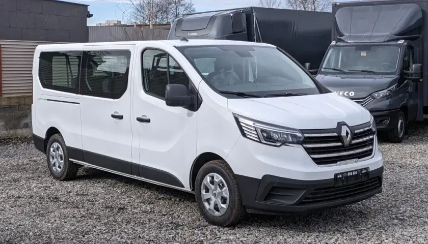 Jaki bus w benzynie? Odkryj najlepsze modele do przewozu osób