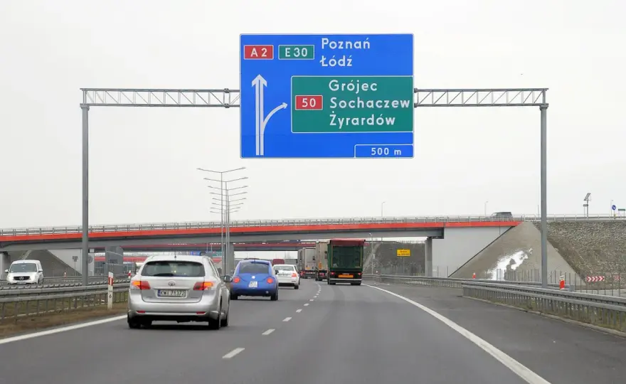 Ile można jechać na autostradzie? Sprawdź limity prędkości dla pojazdów
