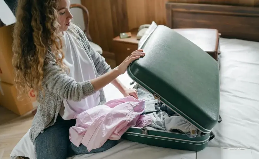 Jaka walizka do autokaru? Wybierz idealną torbę na podróż bez zbędnych kłopotów