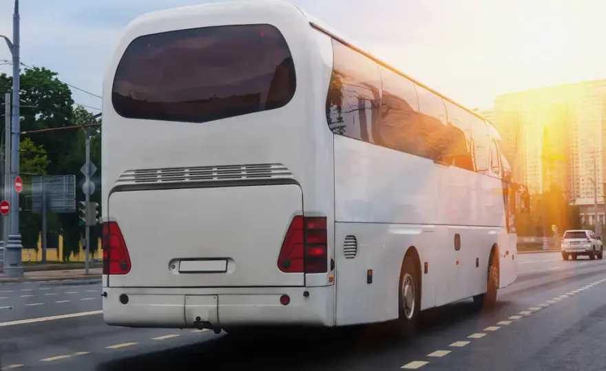 Ile jedzie bus z Holandii do Polski? Czas podróży i ceny biletów