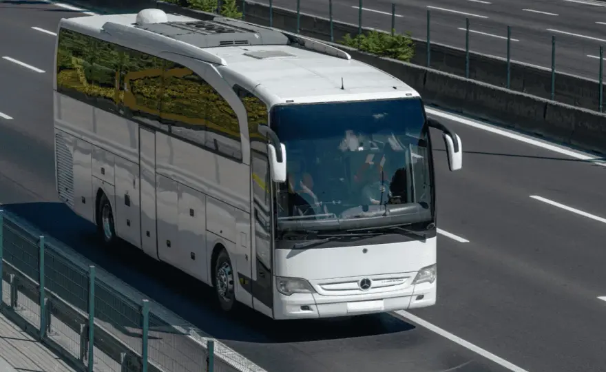 Ile pali bus do 3,5 tony? Zaskakujące dane o zużyciu paliwa