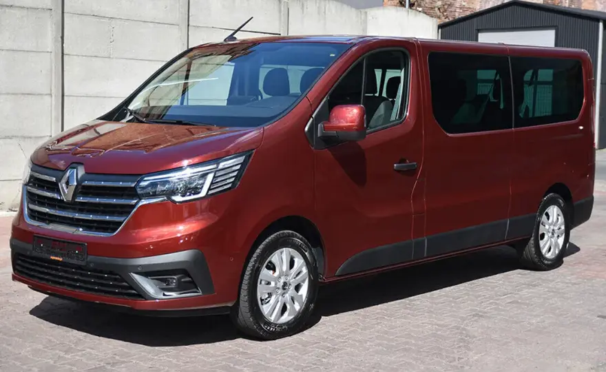 Ile waży bus 9 osobowy? Zaskakujące różnice w wagach modeli