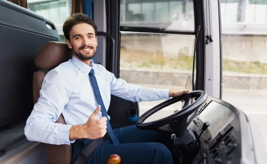 Ile godzin może jechać kierowca autokaru? Poznaj ważne przepisy