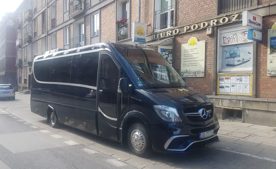 Ile jest miejsc w autokarze wycieczkowym? Sprawdź, zanim zarezerwujesz!