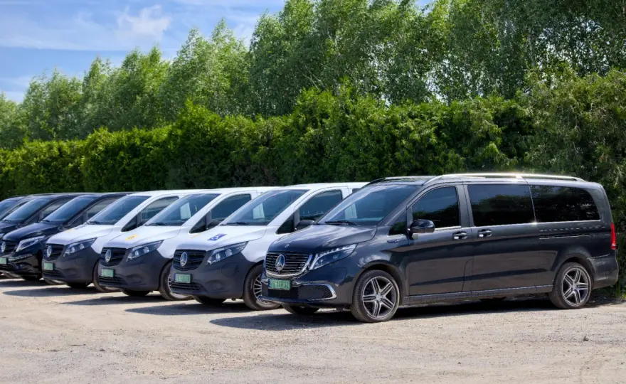 Kto decyduje o trasie przejazdu autokaru? Poznaj kluczowe informacje