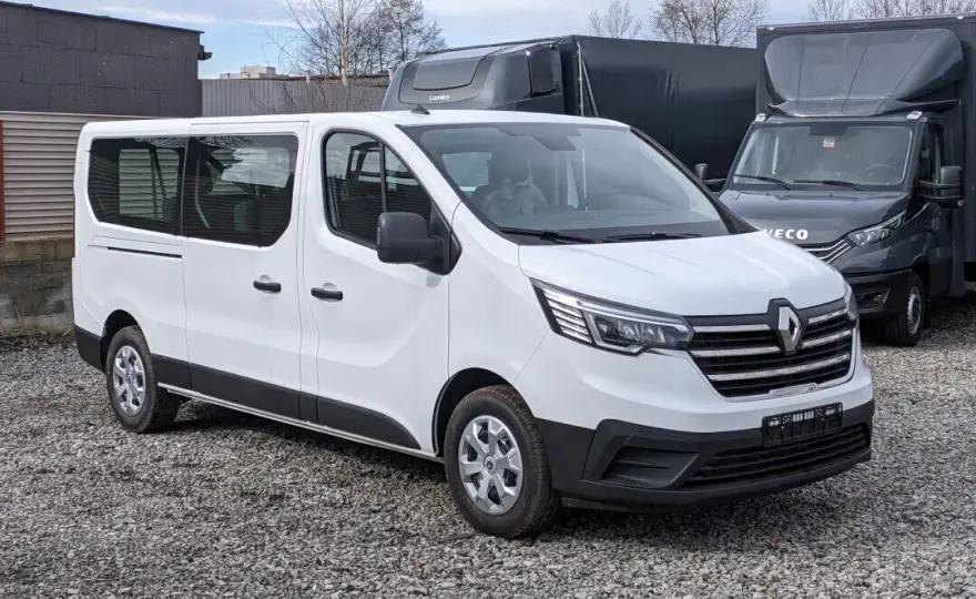 Jaki bus w benzynie? Odkryj najlepsze modele do przewozu osób