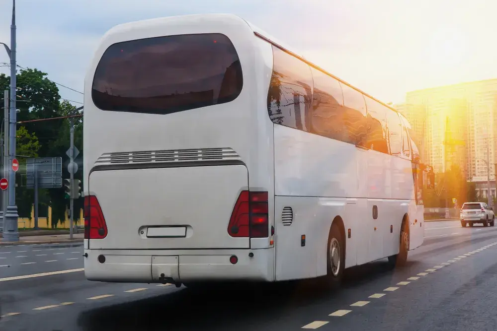 Ile jedzie bus z Holandii do Polski? Czas podróży i ceny biletów