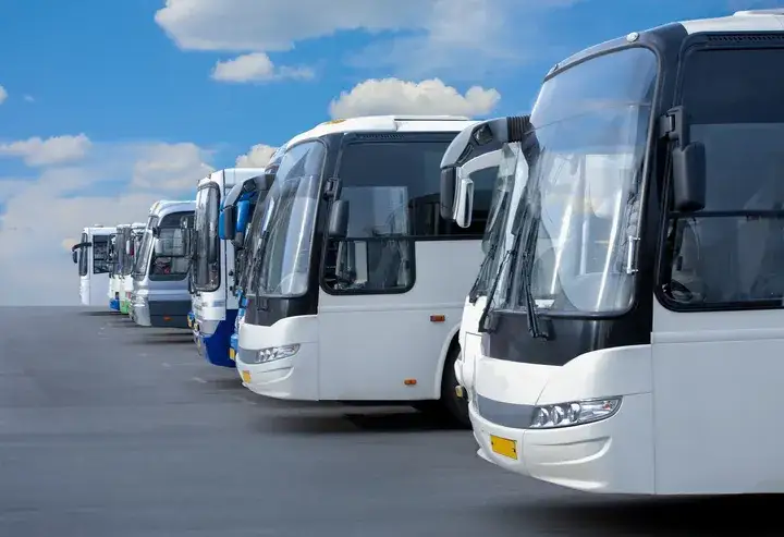 Zdjęcie Ile jest miejsc w autokarze wycieczkowym? Sprawdź, zanim zarezerwujesz!