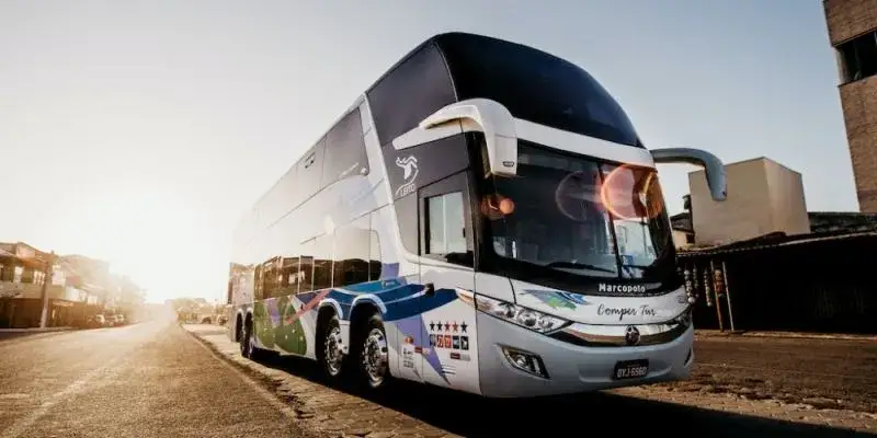 Zdjęcie Ile kosztuje autokar za kilometr? Sprawdź ceny i uniknij wysokich kosztów